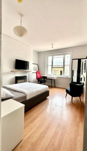Whitechapel Station Rooms
